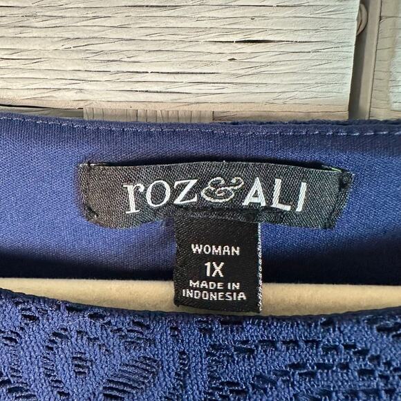 Roz & Ali navy blue lace overlay blouse Bell sleeve bohemian feminine plus siz
￼ - Picture 4 of 9